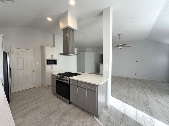 218 Bedford Lane, Conroe, TX 77303