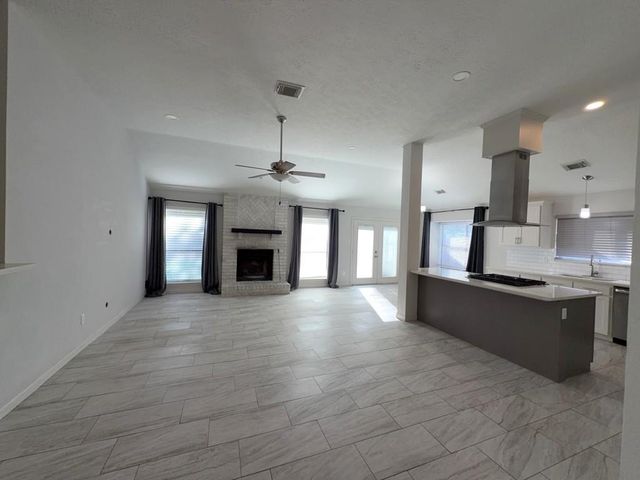 218 Bedford Lane, Conroe, TX 77303