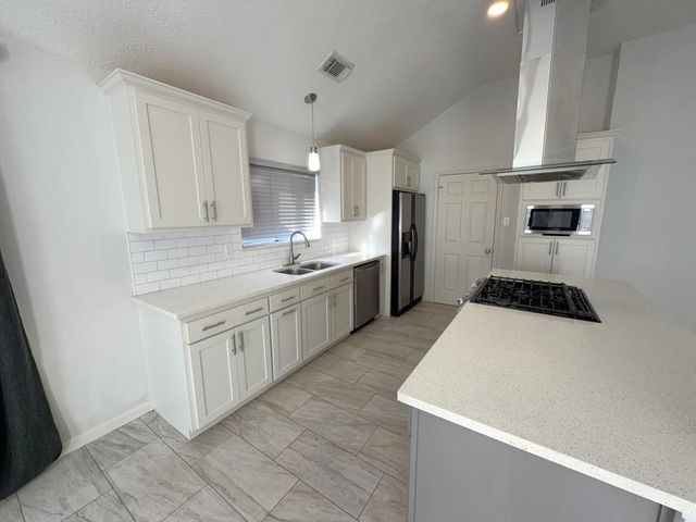 218 Bedford Lane, Conroe, TX 77303