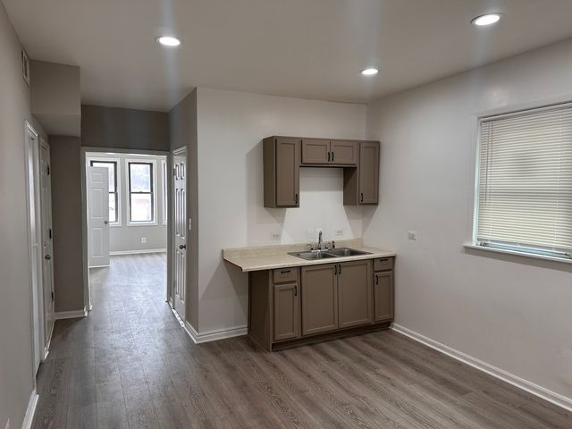 4942 S RACINE Avenue, Chicago, IL 60609