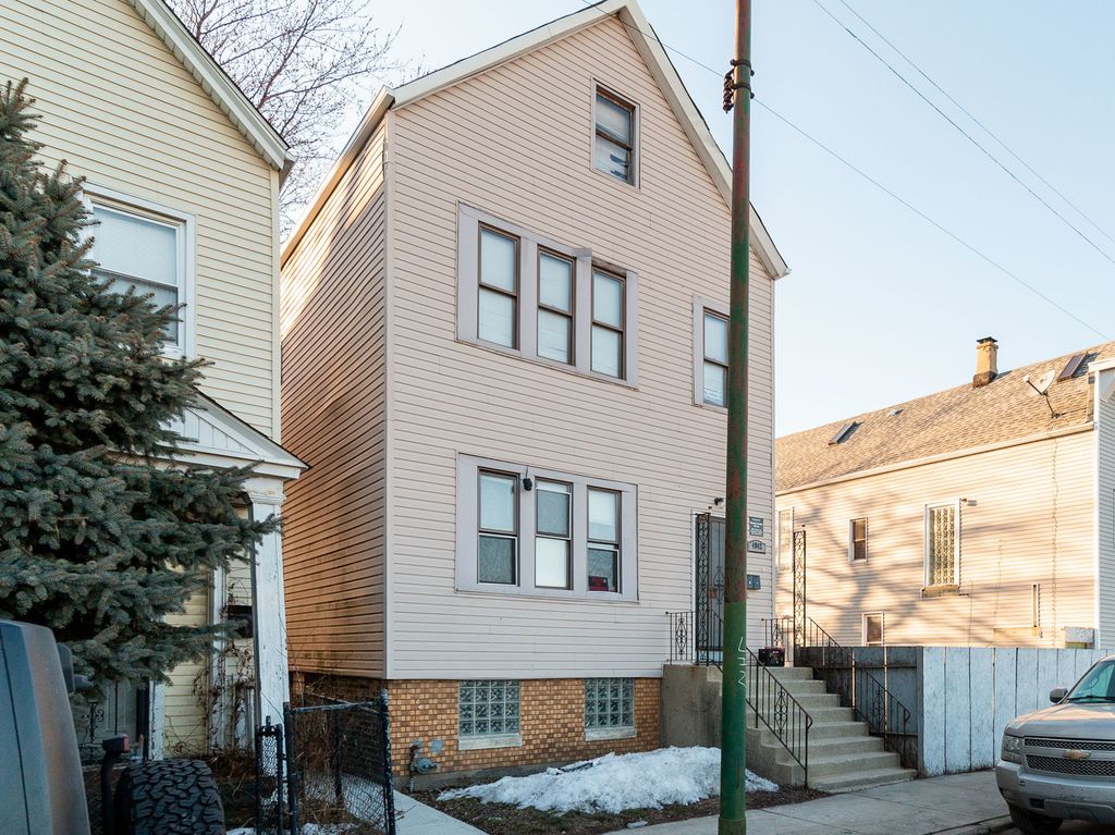 4942 S RACINE Avenue, Chicago, IL 60609