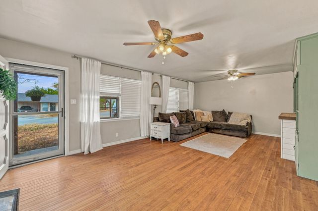 525 Vine Street, Weatherford, TX 76086
