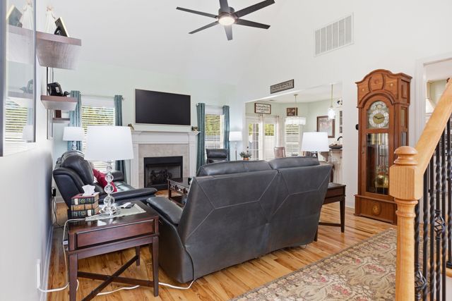 2714 United Dr, Murfreesboro, TN 37128