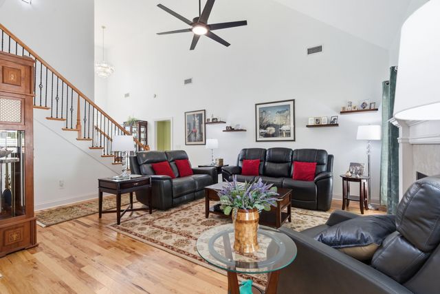 2714 United Dr, Murfreesboro, TN 37128