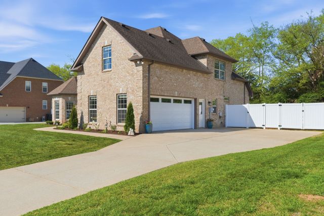 2714 United Dr, Murfreesboro, TN 37128