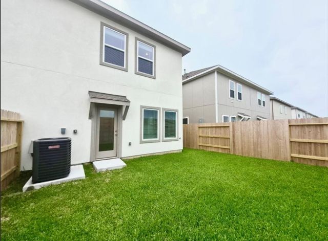 2155 Salinas Drive, Rosharon, TX 77583