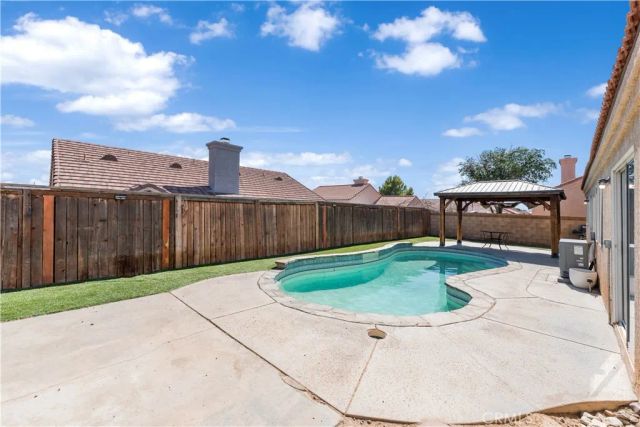 1040 Fairwind Avenue, Rosamond, CA 93560