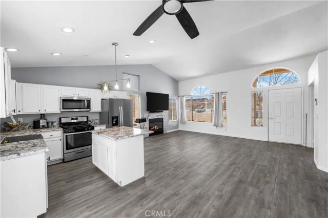 1040 Fairwind Avenue, Rosamond, CA 93560