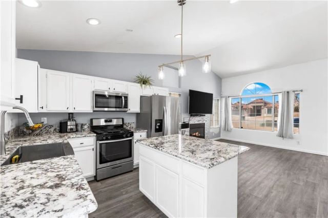 1040 Fairwind Avenue, Rosamond, CA 93560