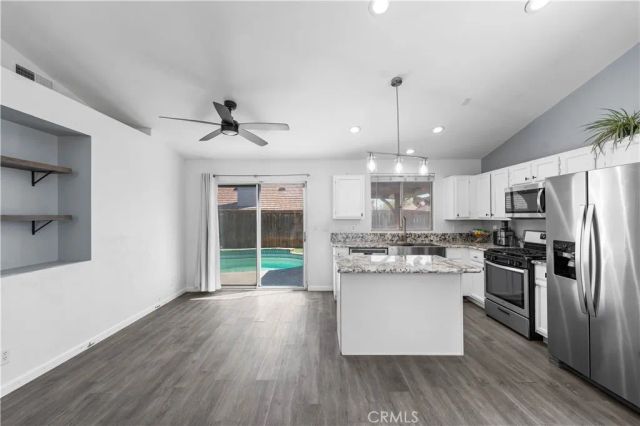 1040 Fairwind Avenue, Rosamond, CA 93560