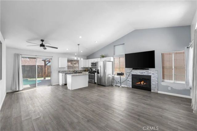 1040 Fairwind Avenue, Rosamond, CA 93560