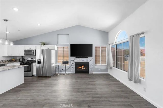 1040 Fairwind Avenue, Rosamond, CA 93560