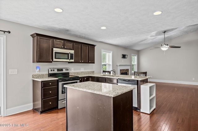 123 Lightwater Drive, Aberdeen, NC 28315