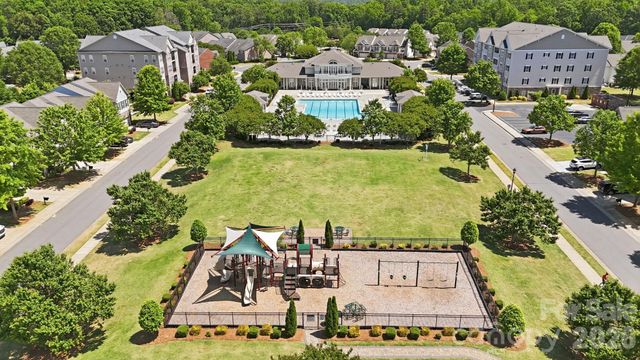 2441 Diplomat Lane, Charlotte, NC 28210