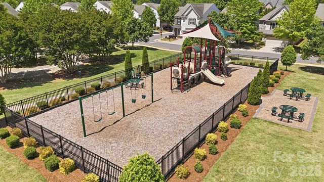 2441 Diplomat Lane, Charlotte, NC 28210