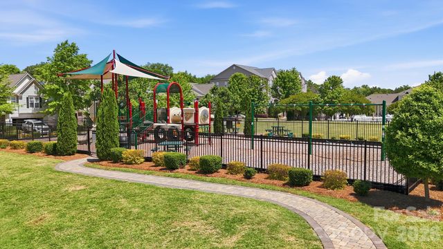 2441 Diplomat Lane, Charlotte, NC 28210