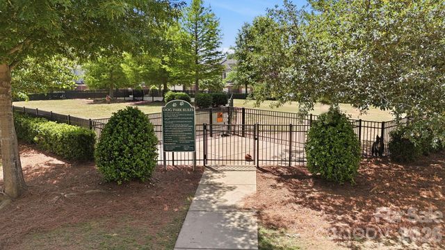 2441 Diplomat Lane, Charlotte, NC 28210