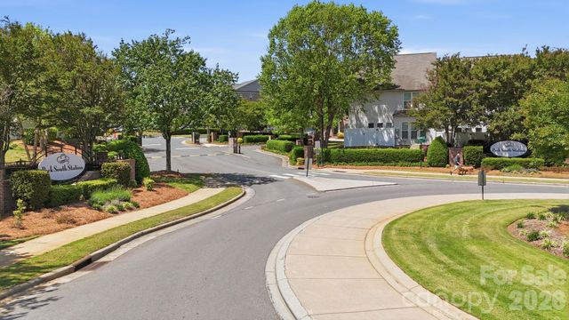 2441 Diplomat Lane, Charlotte, NC 28210