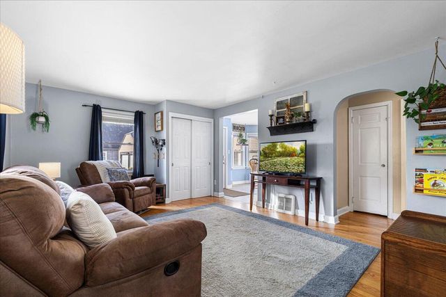 1120 N 8th AVENUE, West Bend, WI 53090