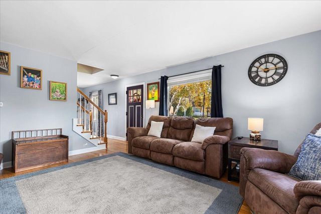 1120 N 8th AVENUE, West Bend, WI 53090