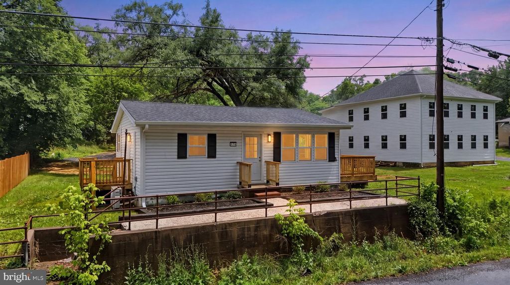 170 KEARNEYSVILLE PIKE, Kearneysville, WV 25430