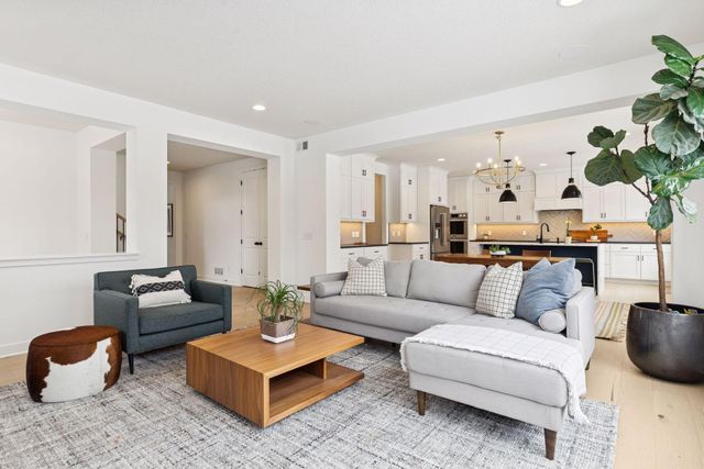 5450 Rolling Hills Parkway, Victoria, MN 55318