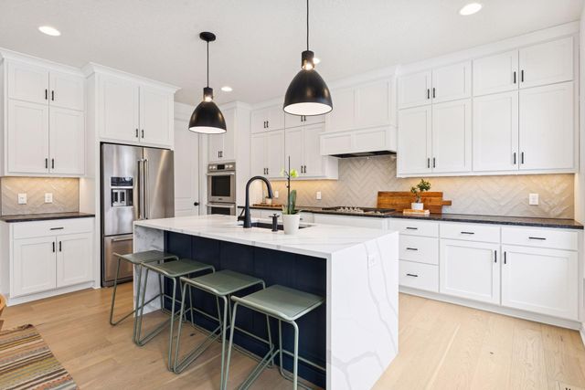 5450 Rolling Hills Parkway, Victoria, MN 55318