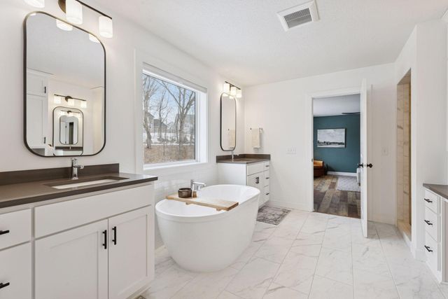 5450 Rolling Hills Parkway, Victoria, MN 55318