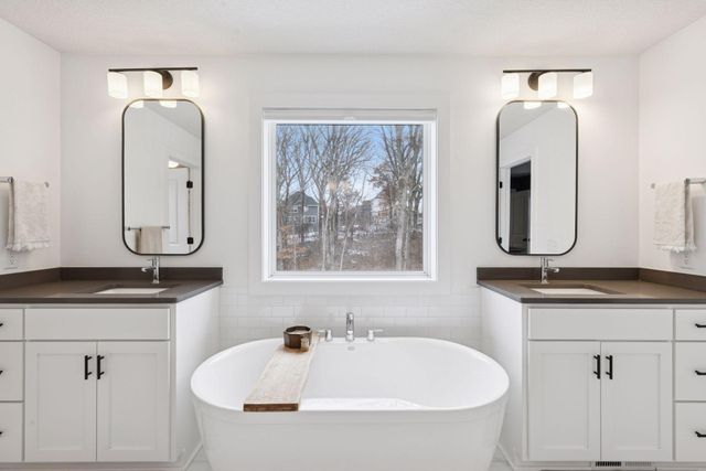 5450 Rolling Hills Parkway, Victoria, MN 55318