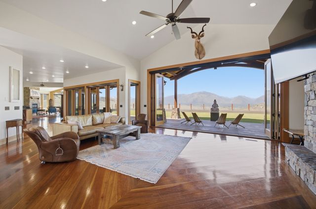 555 Skyfire Drive, Hamilton, MT 59840
