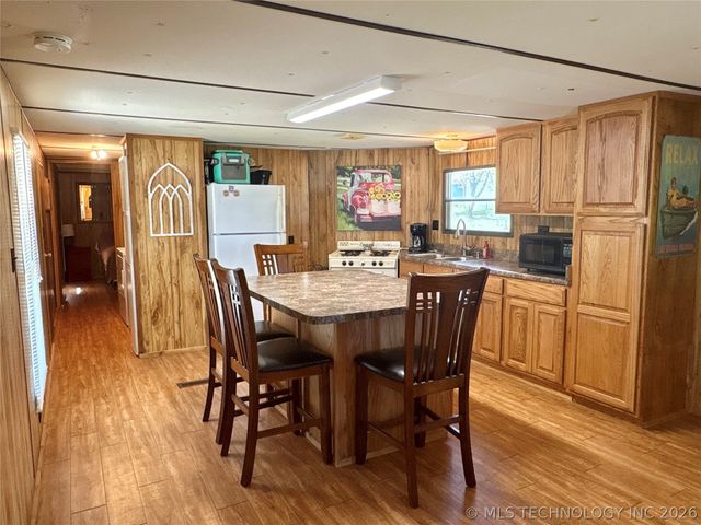 417 Pine Road, Eufaula, OK 74432