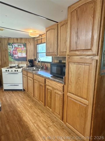 417 Pine Road, Eufaula, OK 74432