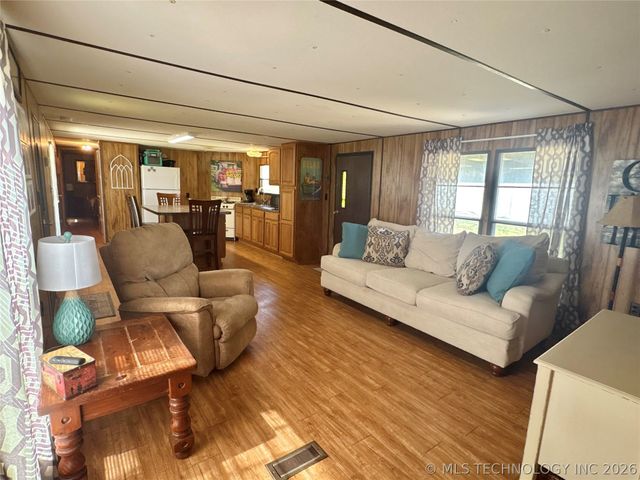 417 Pine Road, Eufaula, OK 74432