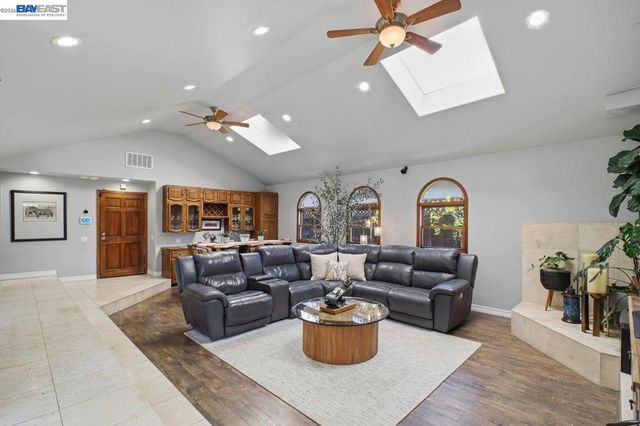 4858 Sterling Dr, Fremont, CA 94536