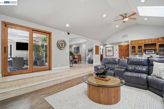 4858 Sterling Dr, Fremont, CA 94536