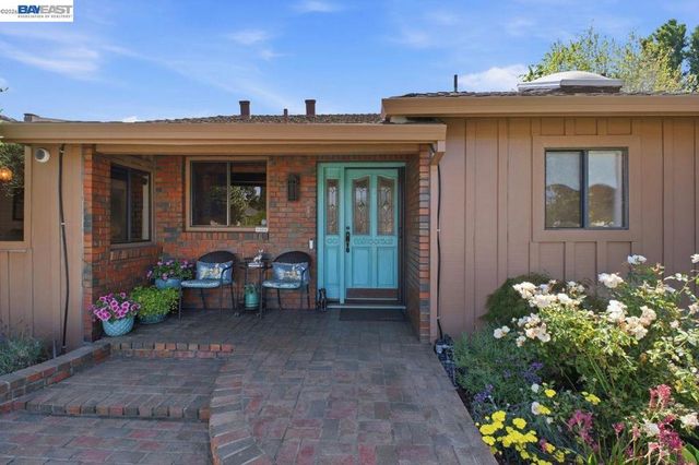 4858 Sterling Dr, Fremont, CA 94536