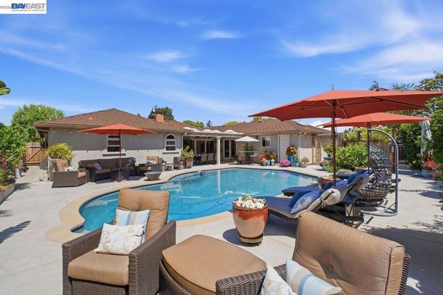4858 Sterling Dr, Fremont, CA 94536