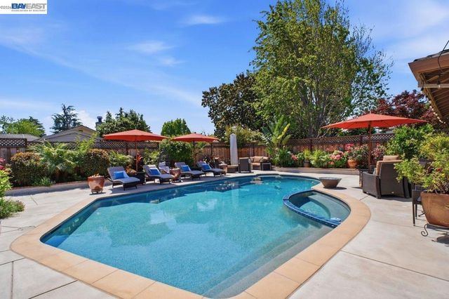 4858 Sterling Dr, Fremont, CA 94536