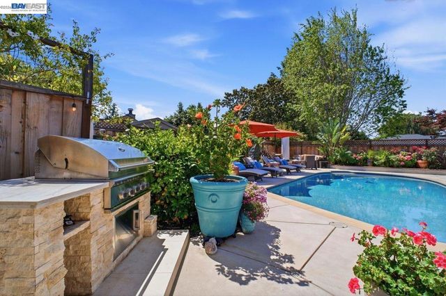 4858 Sterling Dr, Fremont, CA 94536