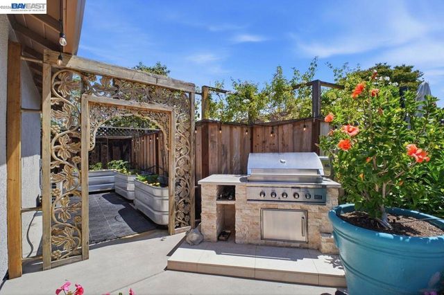 4858 Sterling Dr, Fremont, CA 94536