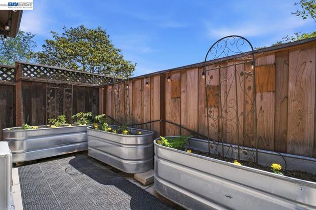 4858 Sterling Dr, Fremont, CA 94536