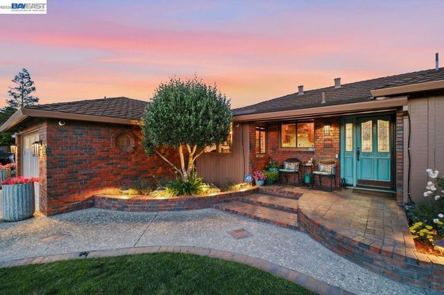 4858 Sterling Dr, Fremont, CA 94536