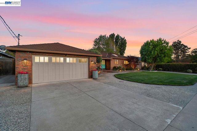 4858 Sterling Dr, Fremont, CA 94536
