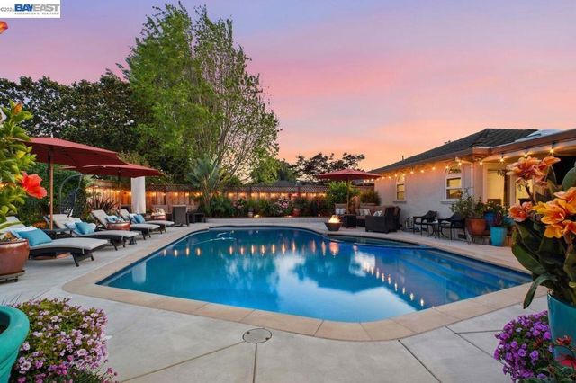 4858 Sterling Dr, Fremont, CA 94536