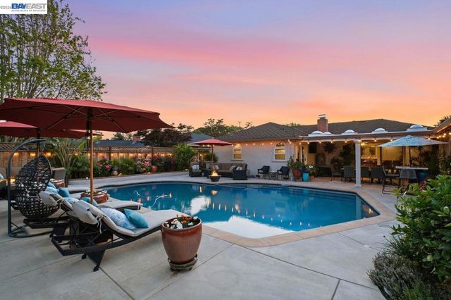 4858 Sterling Dr, Fremont, CA 94536