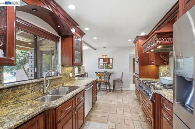 4858 Sterling Dr, Fremont, CA 94536