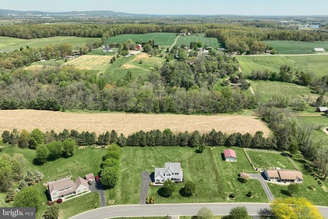 1066 FOX RUN TER, Hanover, PA 17331