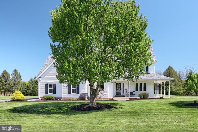 1066 FOX RUN TER, Hanover, PA 17331