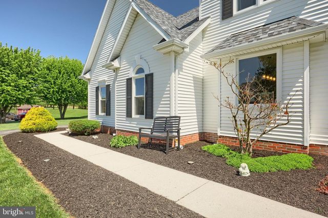 1066 FOX RUN TER, Hanover, PA 17331