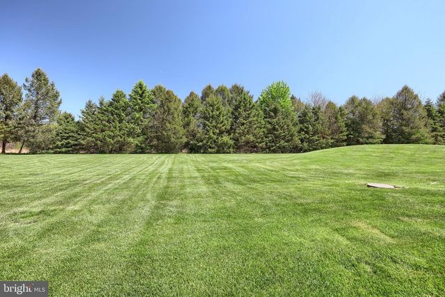 1066 FOX RUN TER, Hanover, PA 17331